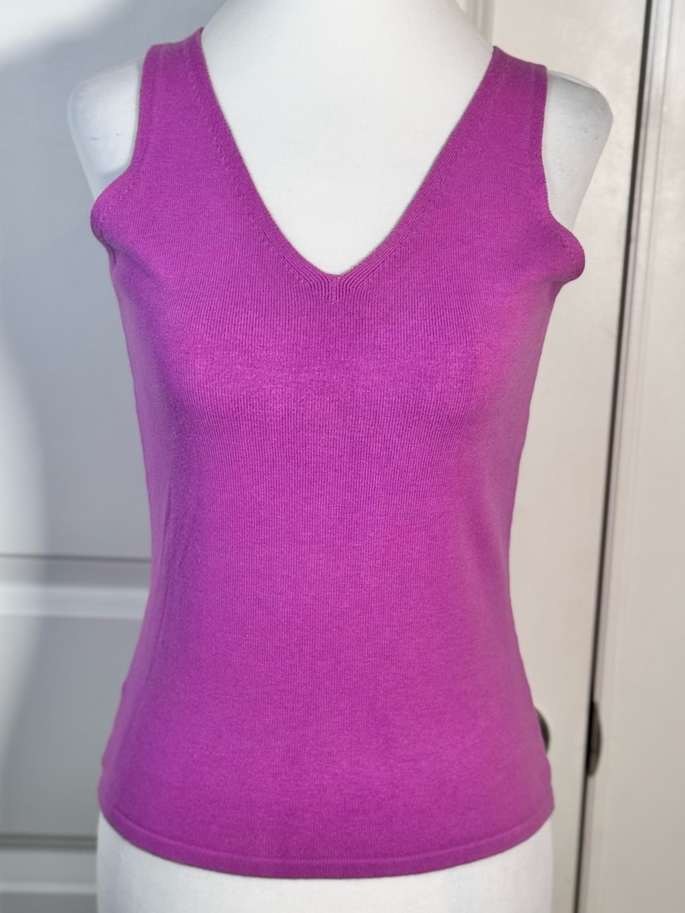 Vintage Y2K Gap Stretch Tank Top XS Magenta Purple V Neck Fitted Sleeveless 2001